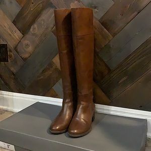 Vince Camuto VC-Bendra - Russet 8.5M w/box